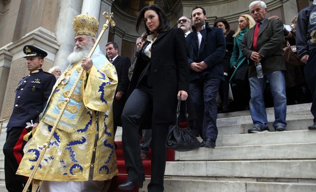 Олга Кефалояни и епископ Павлос, снимка www.zougla.gr